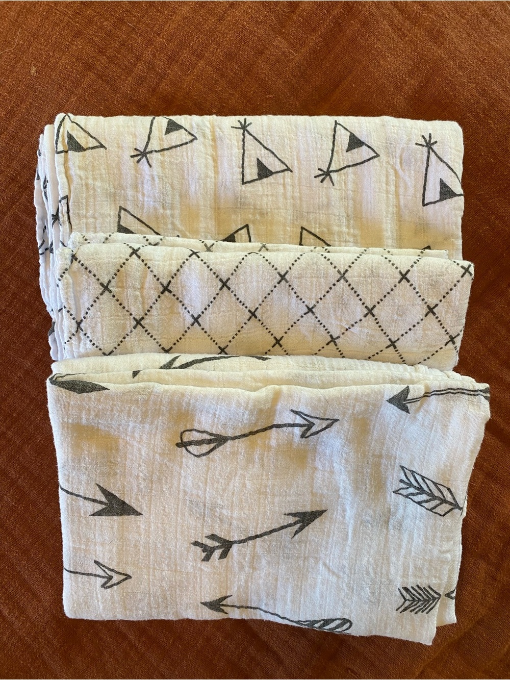 aden + anais White Muslin Swaddle Set with Gray Arrow & Geo Prints